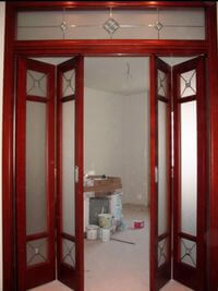 Дверь гармошка с декоративными стеклянными вставками Уфа